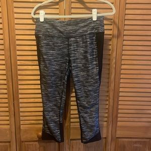 Eddie Bauer leggings size M like new black gray stripe 14w 20”length